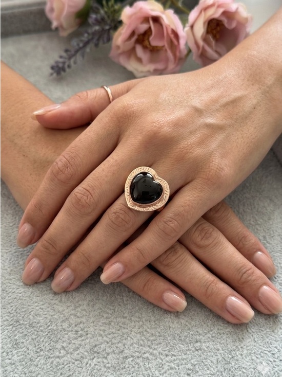 Source Unknown Jewelry - Heart-Shaped Onyx Copper Ring size 7 NWT